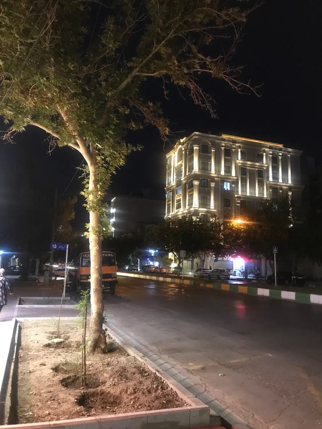 ۱۵۰ متر حاشیه رضوی راه جدا اداری و مزون
