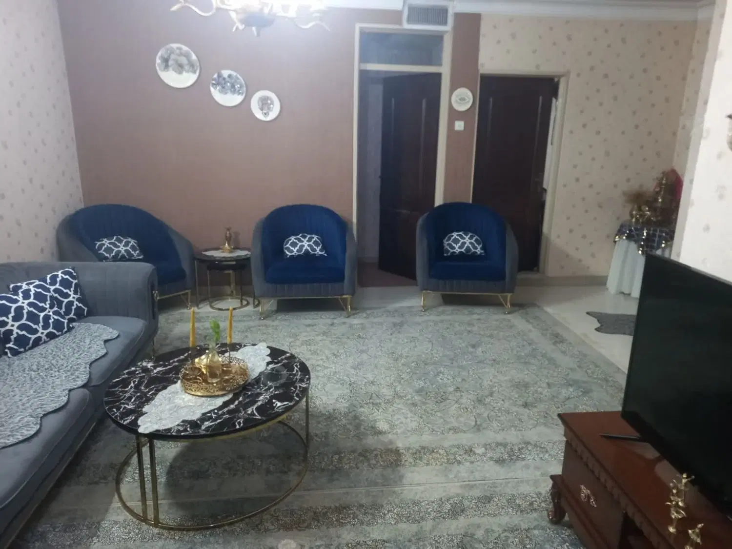 منزل سه طبقه تک واحدی طبقه هم کف ۶۵ متر دوخوابه