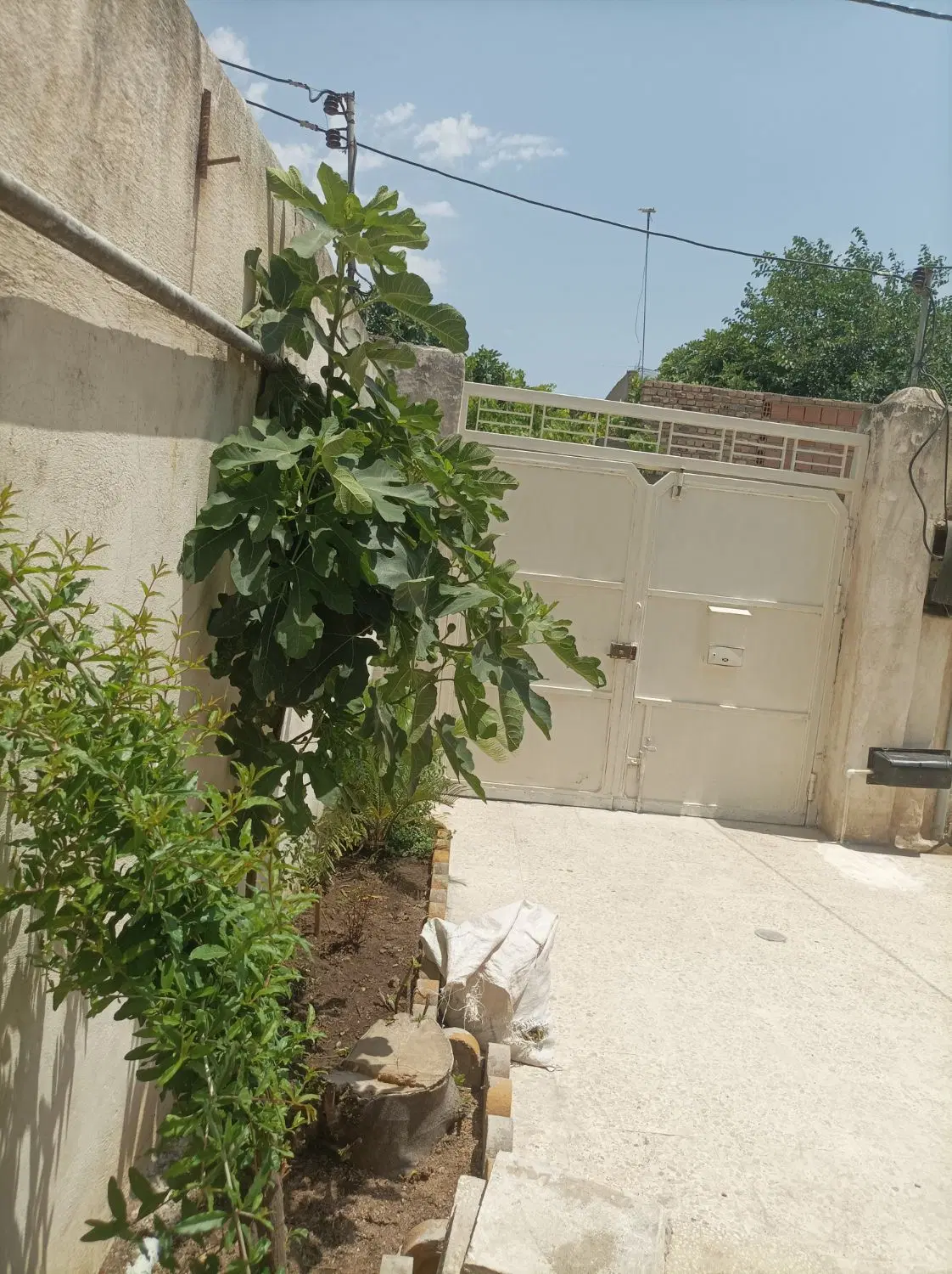 اجاره و رهن خونه حیاط دار دربست با وسایل