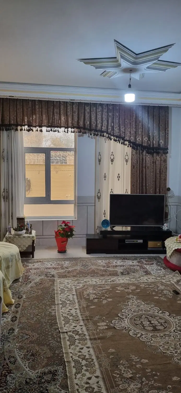 خانه‌ای بزرگ، دلباز و خوش‌نقشه در ویلاشهر نجف‌آباد