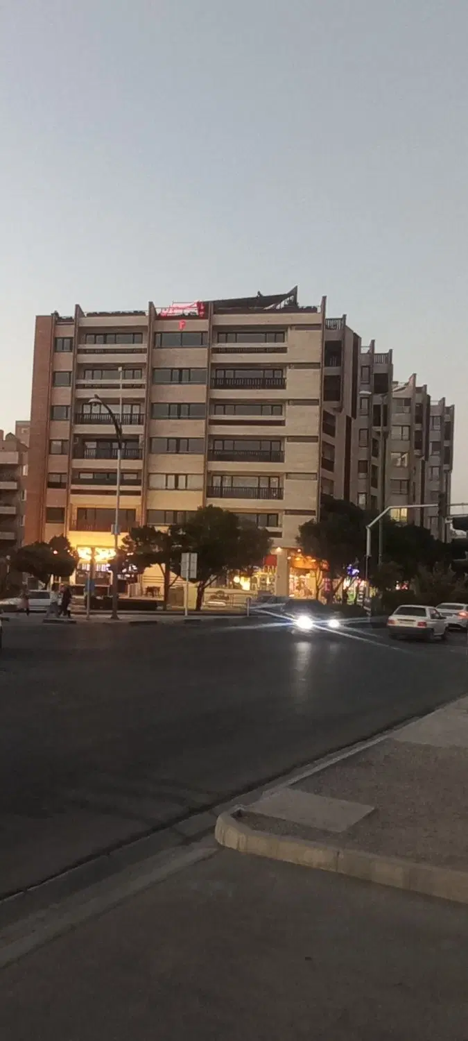 فروش ملک ویلایی ۲۴۶ متری شهرک صبا همدانیان
