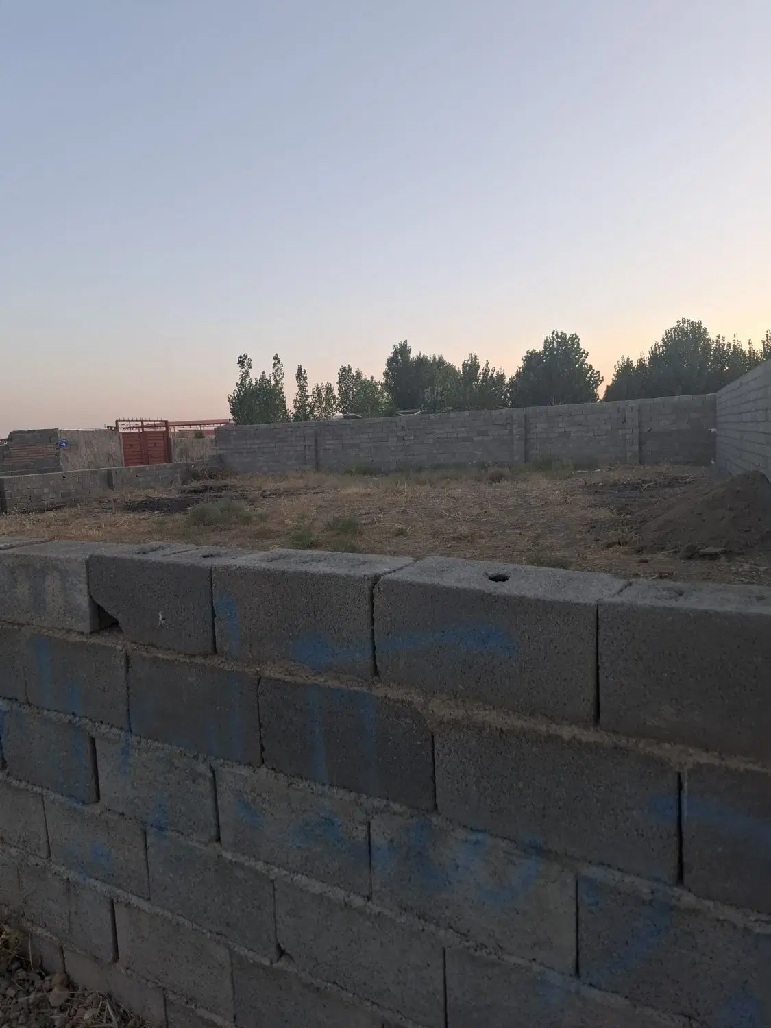 قطعه زمینی در نظر لو به فروش میرسد