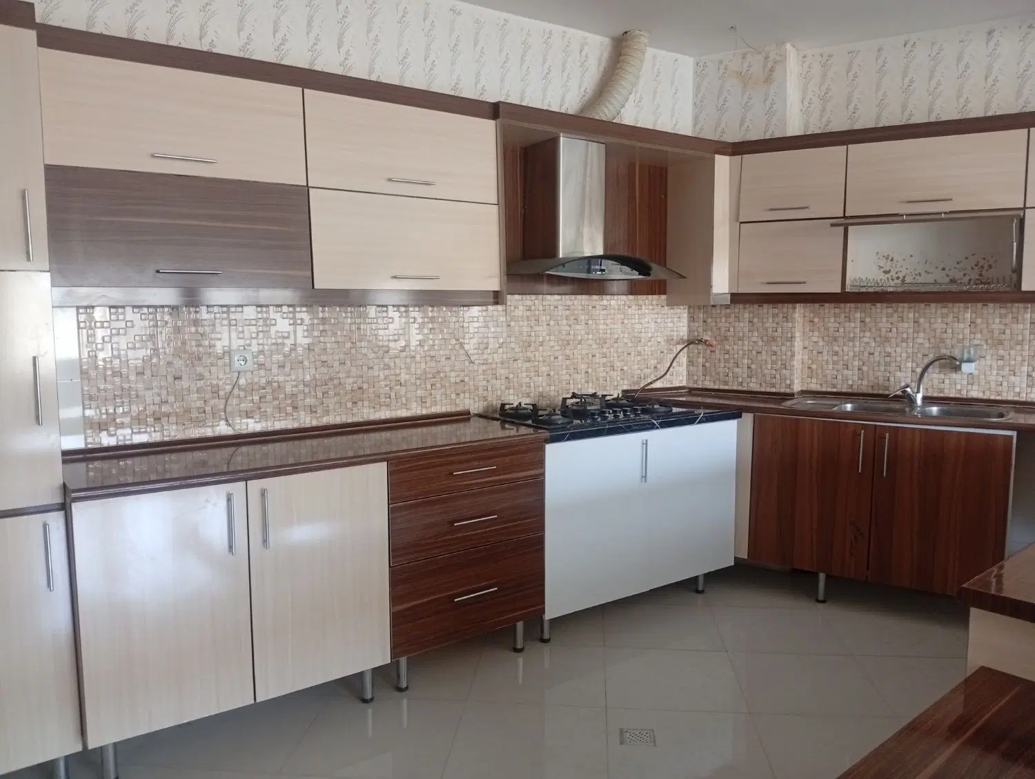 ۸۵ متر فول امکانات تاپ لوکیشن فلاحی