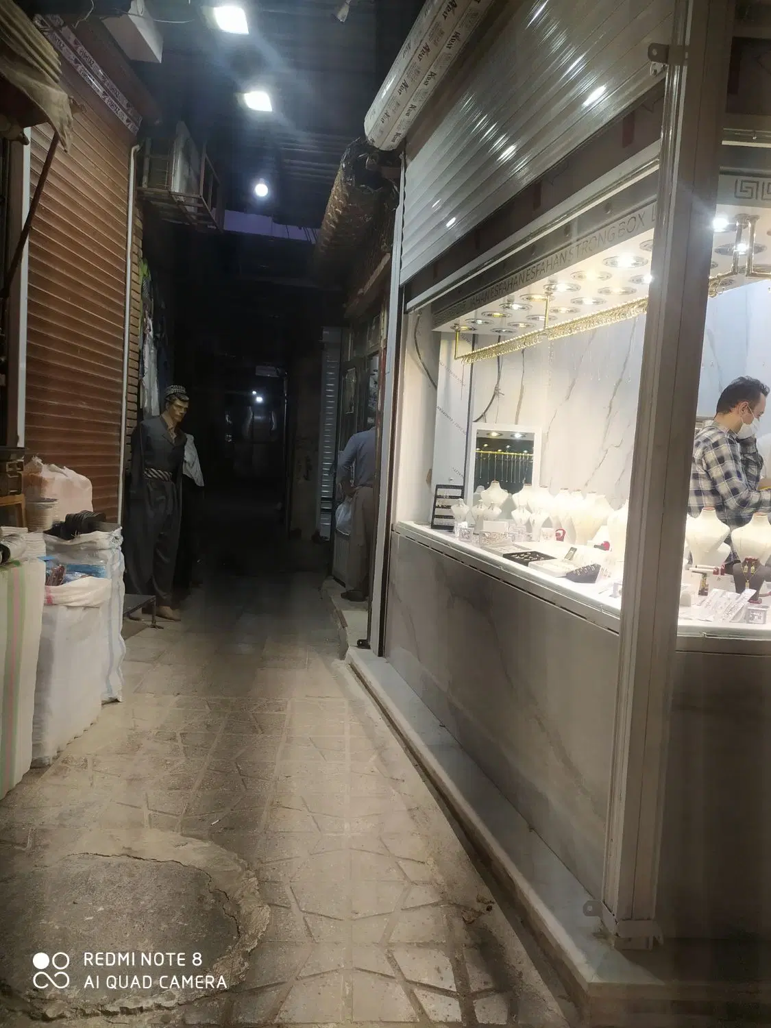 مغازه بازار سنندجی طلا فروش ها