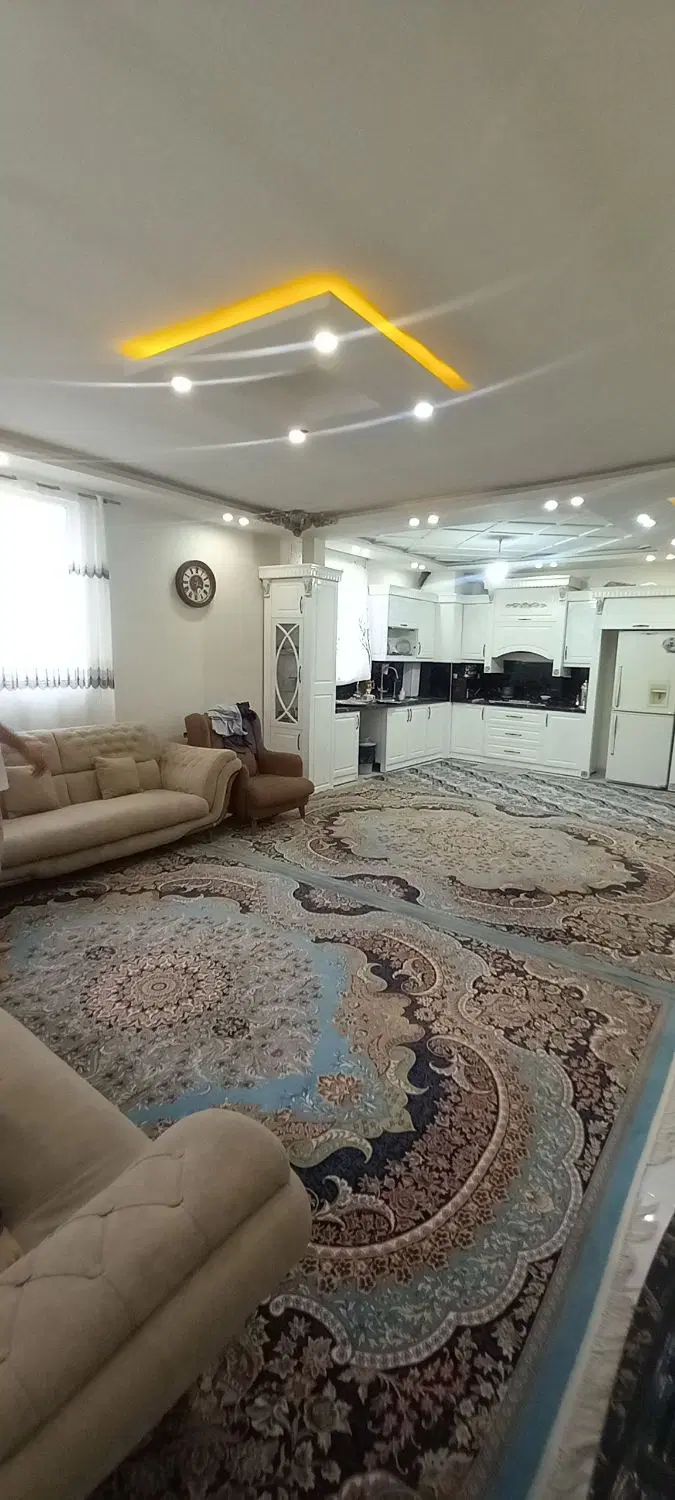آپارتمان طبقه دوم امتیازات مجزاملک دهرودمیباشد