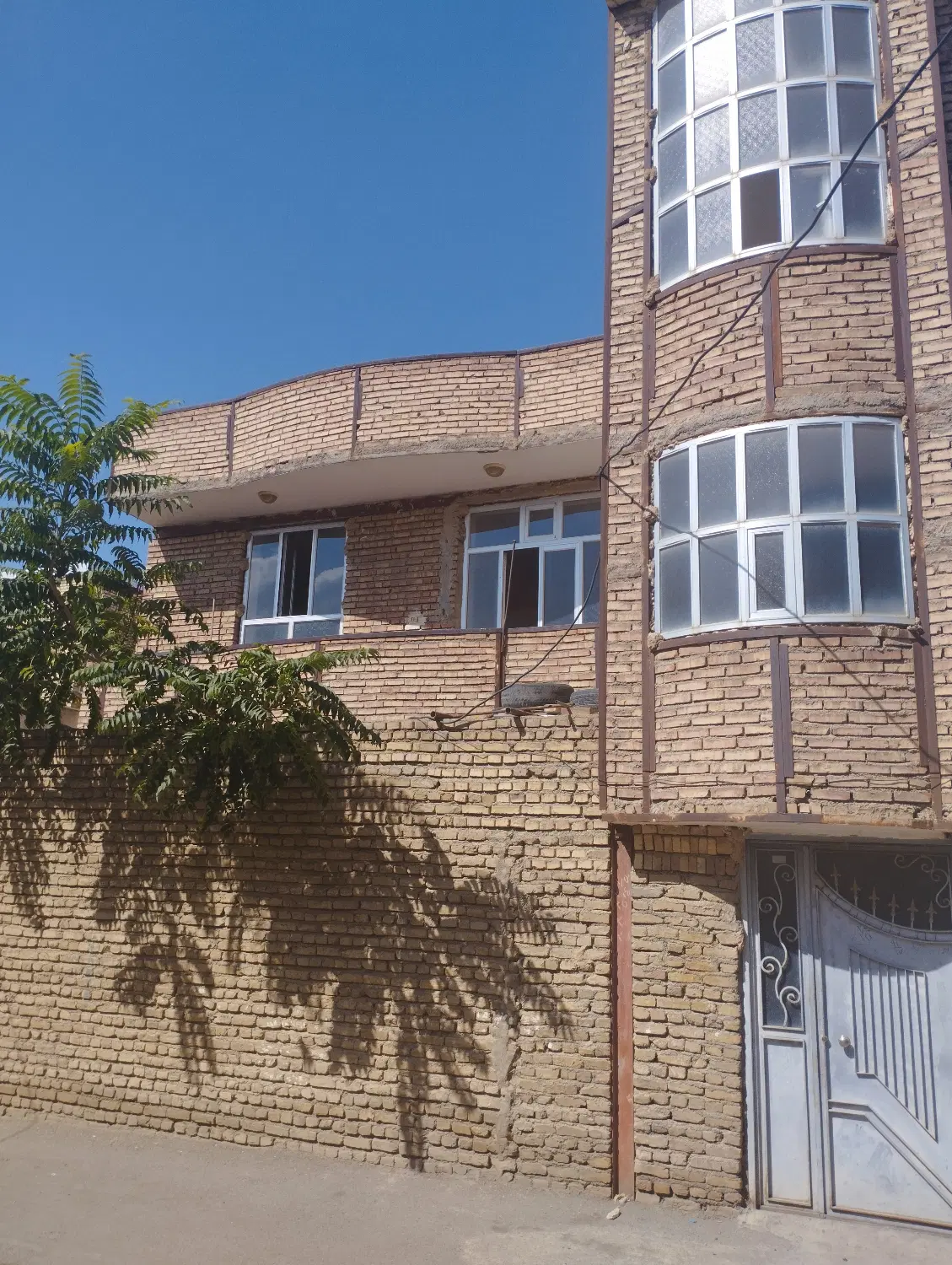 خانه دو طبقه با قیمت مناسب