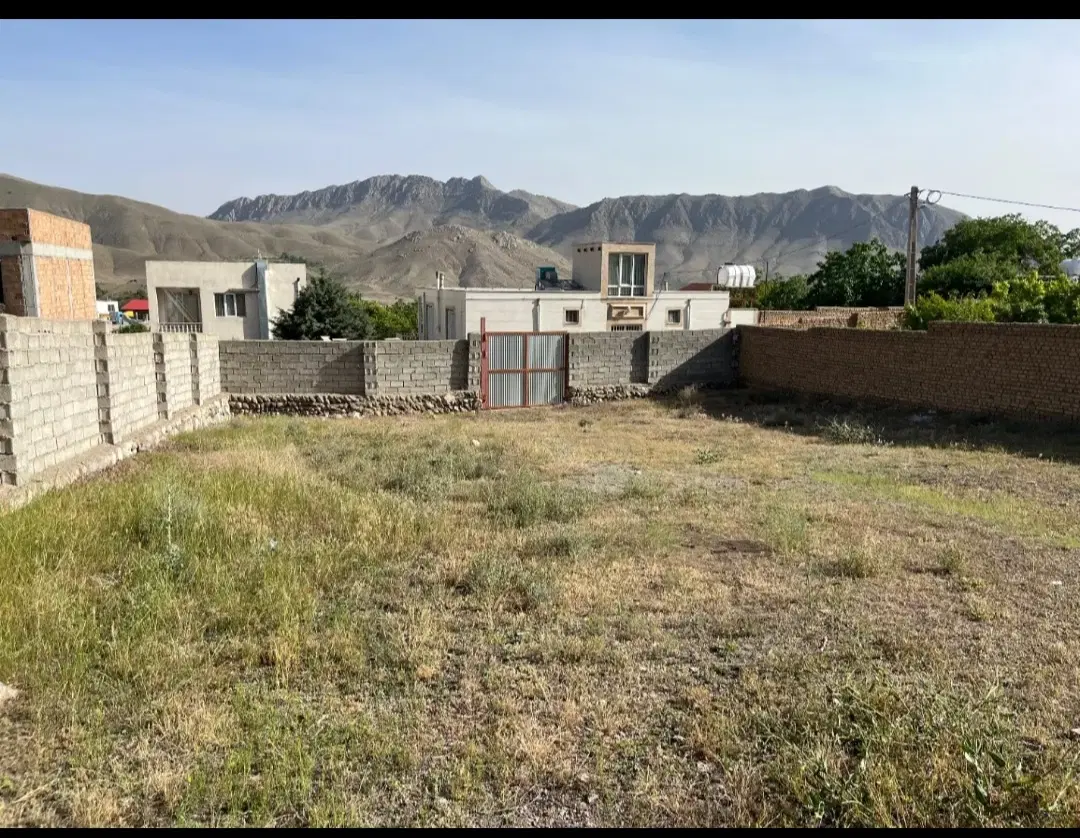 ۵۰۰ متر زنین چهار دیواری دو بر در طالقان زیاران