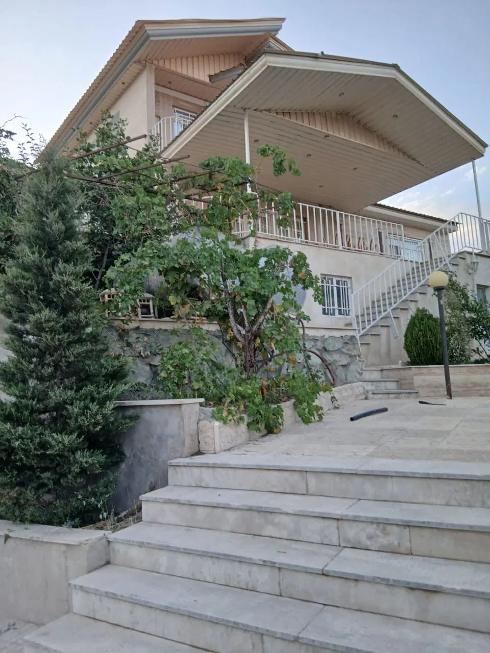 مهرآباد ۹۸۰ متر زمین و۱۷۰ متر بنا در یک ونیم طبقه