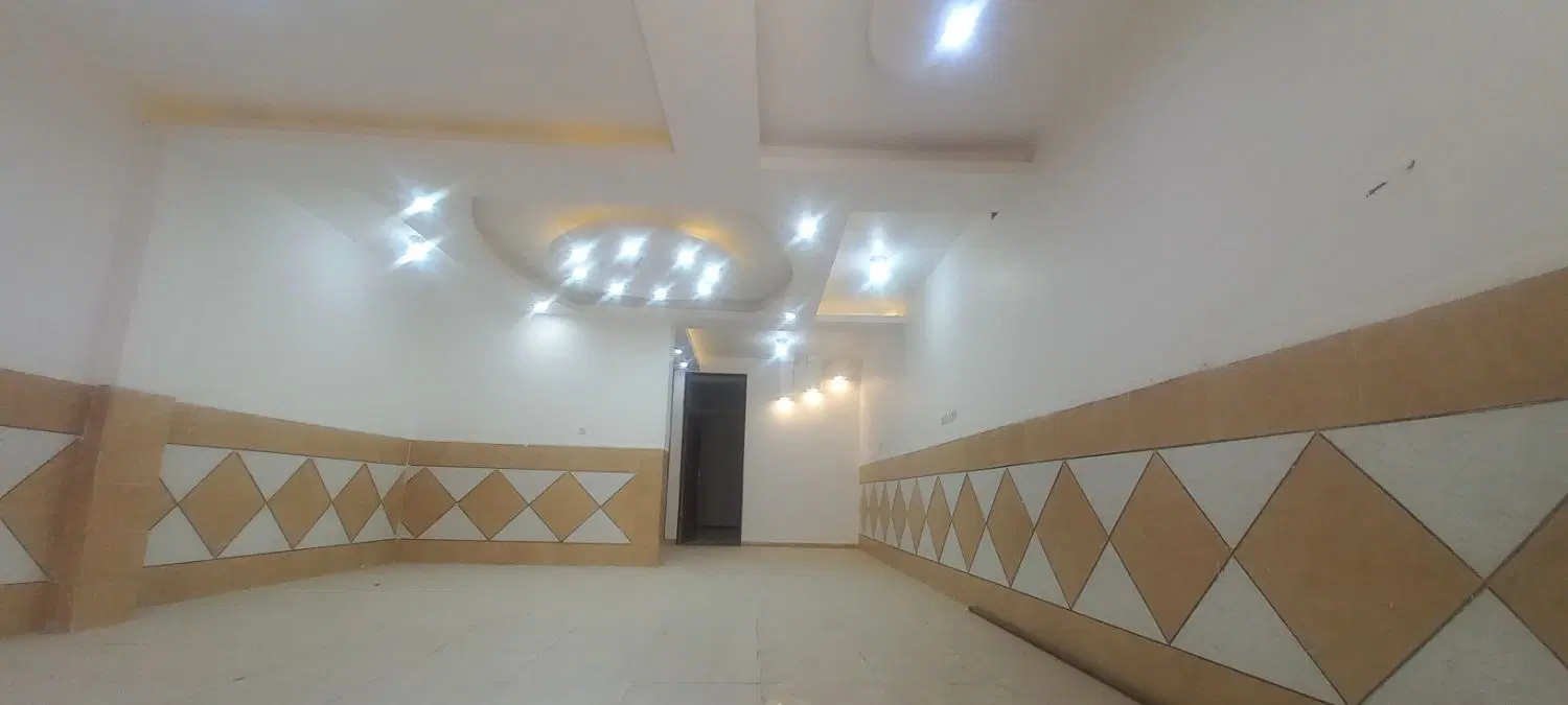 خانه دوطبقه کاملا مجزا در خیابان سام