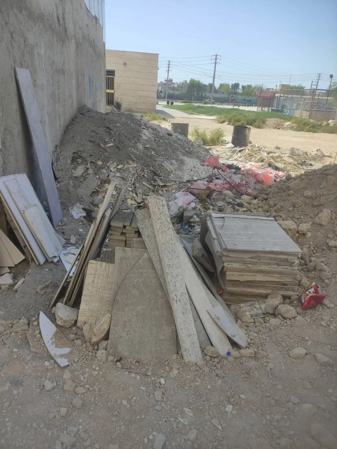 ۱۱۵متر زمین بهترین جای بیژن گرد