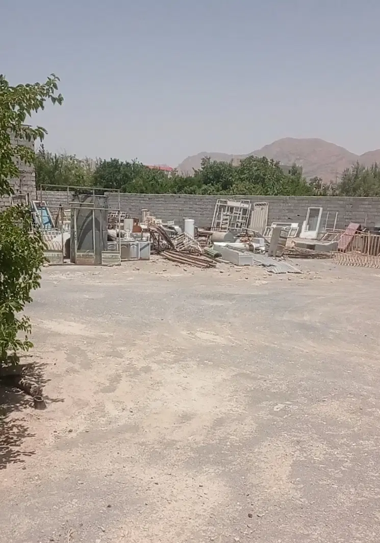زمین بر بلوار جمهوری