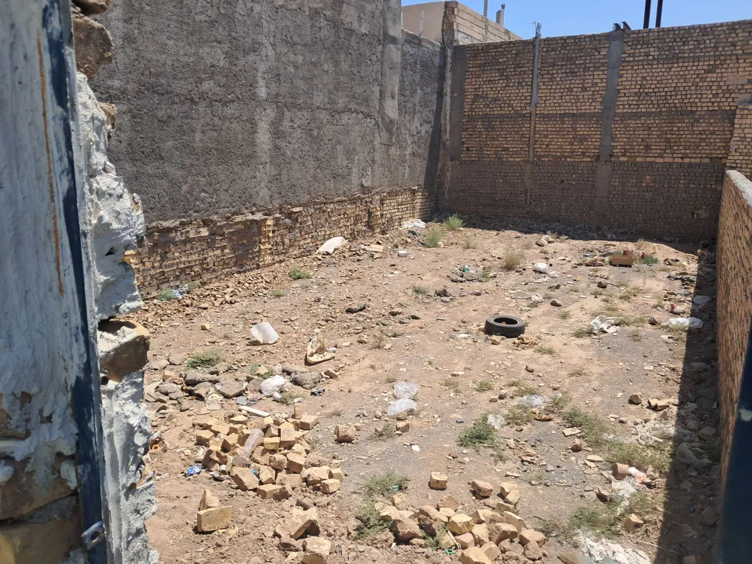 زمین فروشی