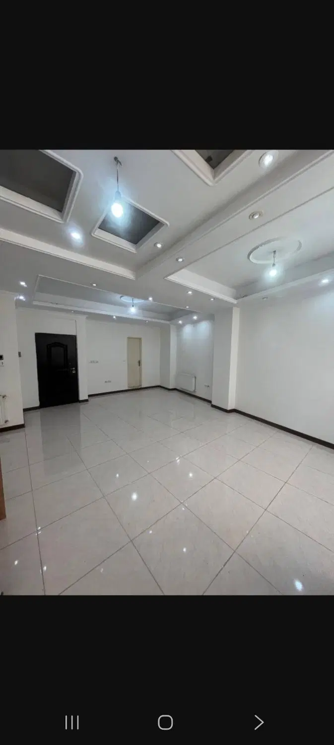۷۳ متر دو خواب ۴ ساله اسانسور انباری تراس