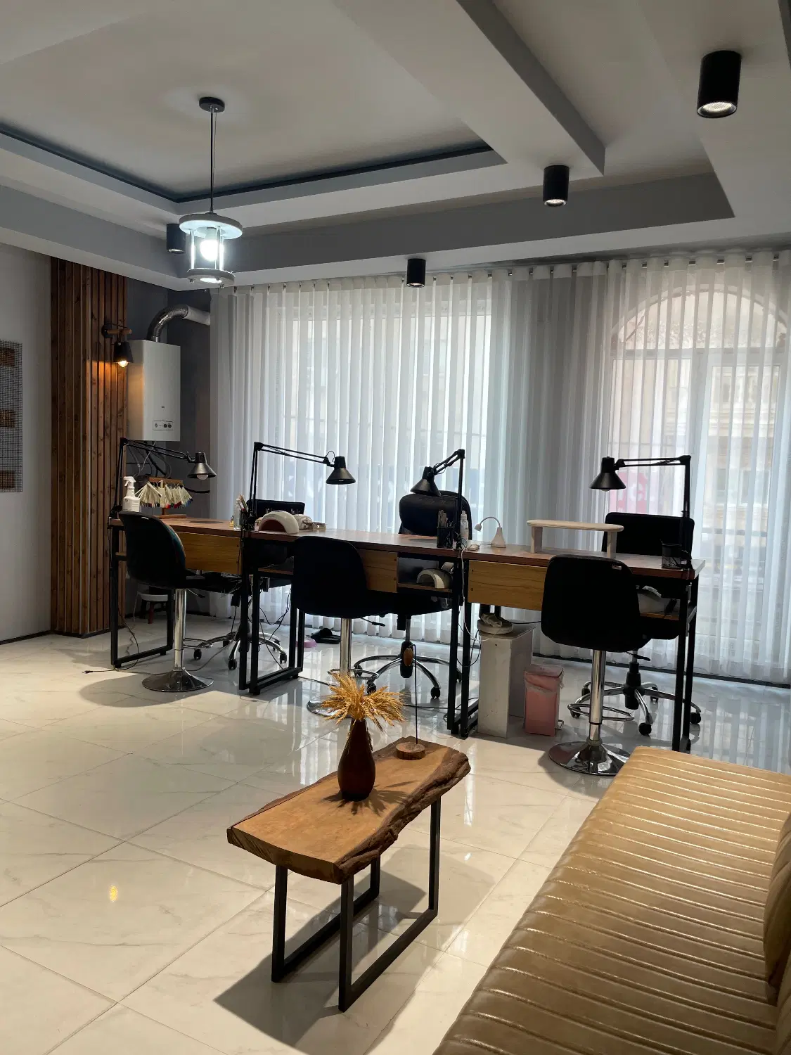 اجاره میز به ناخنکار