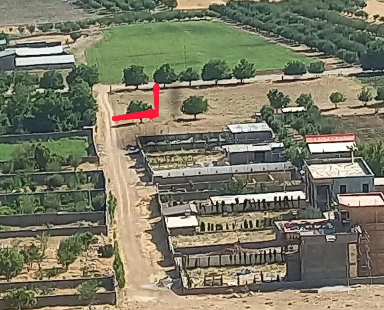 زمین دشتروم
