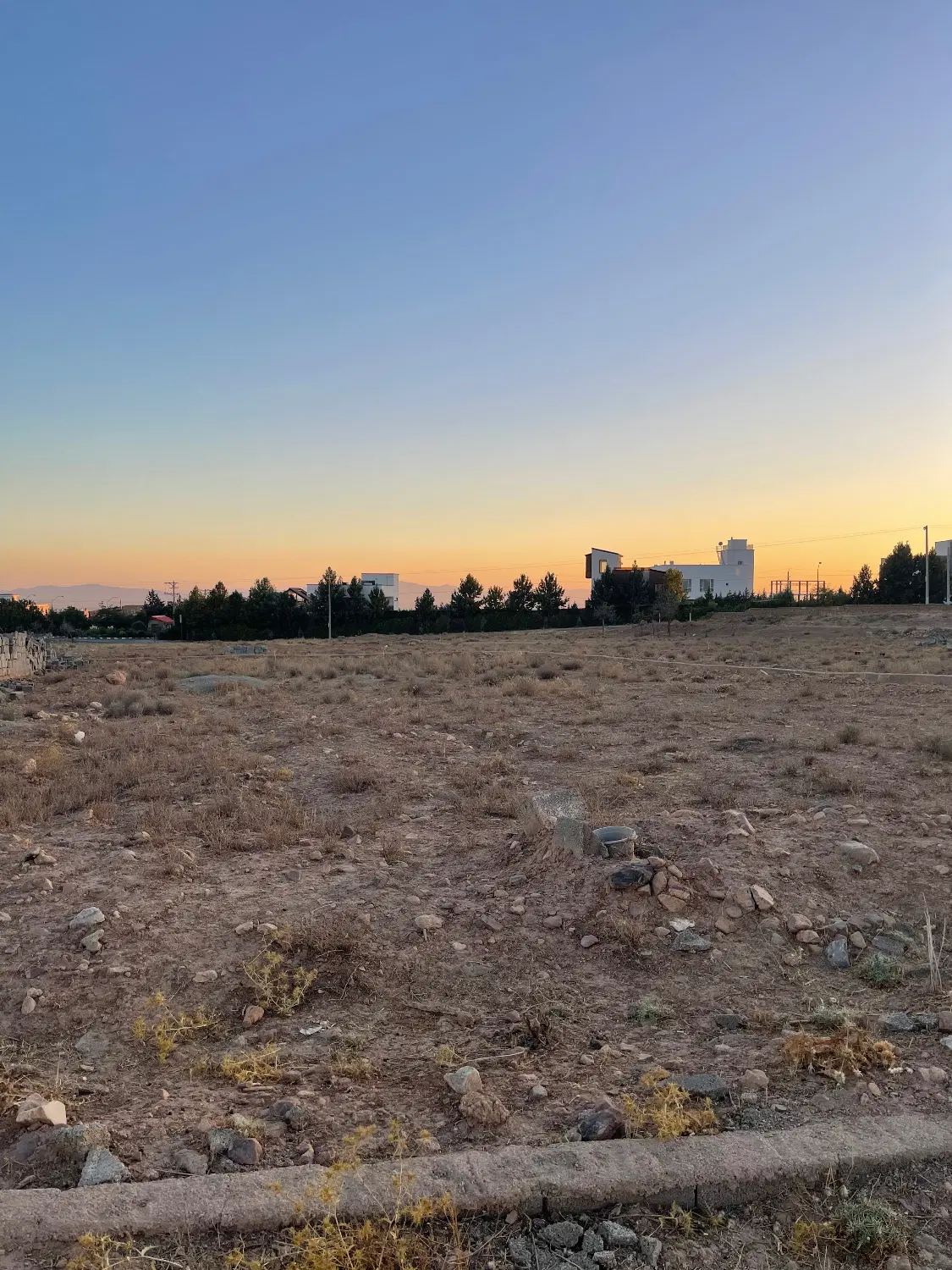 زمین سندار رو به روی شهرک آرین