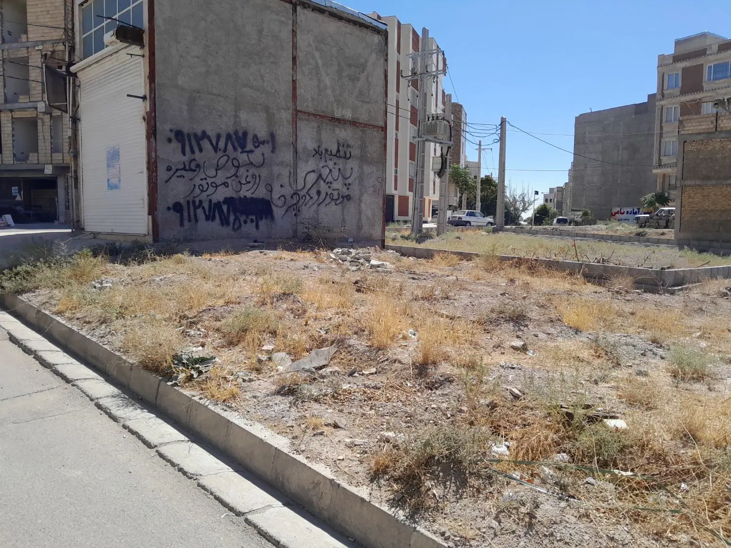 یک قطعه زمین تجاری