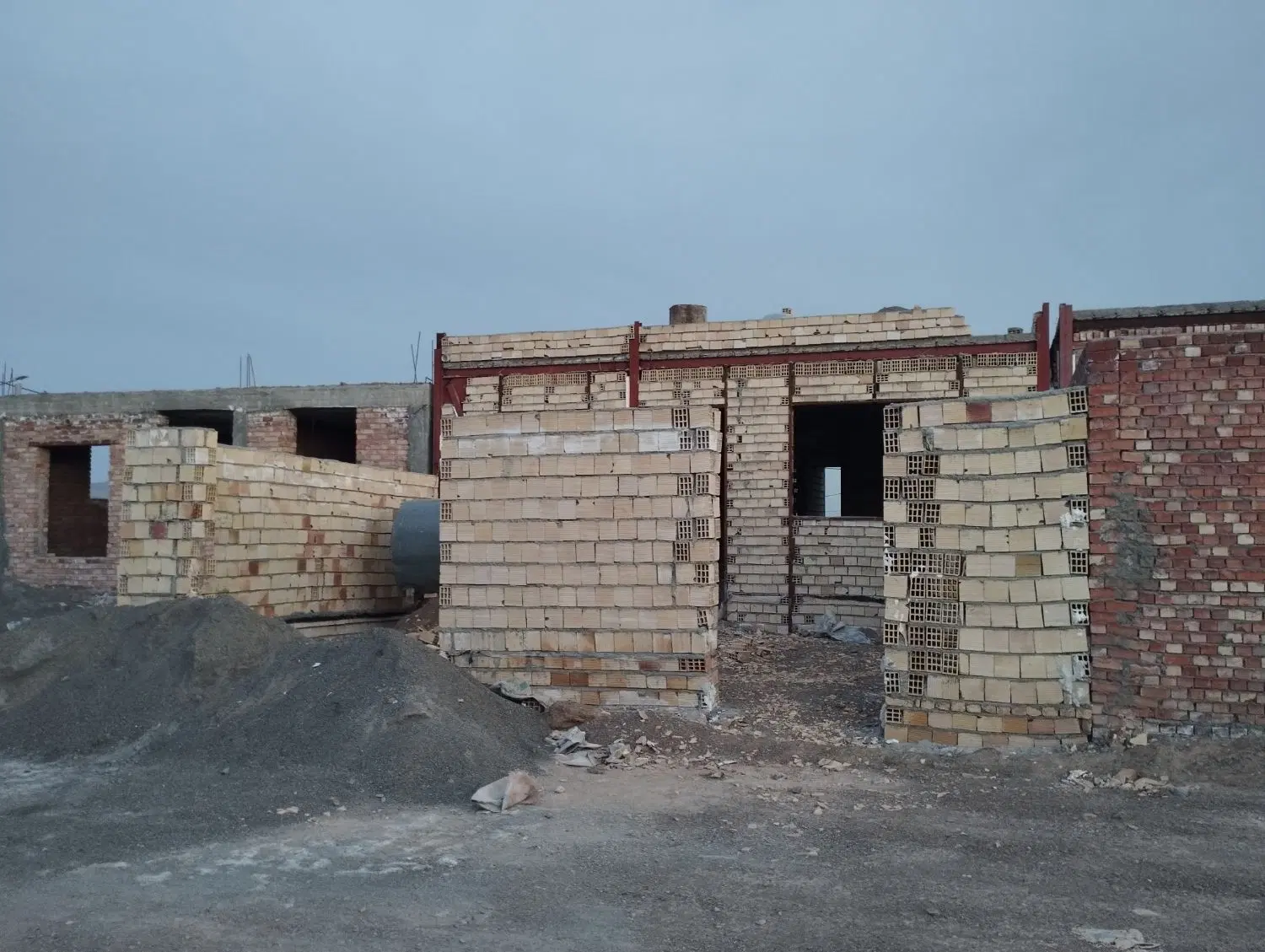 زمین نیمه ساز ، مسکن ملی فاز 4 نهبندان