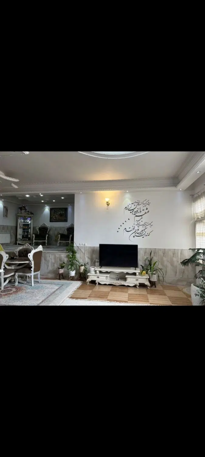 همکف مستقل ‌شهر ک مشتاق