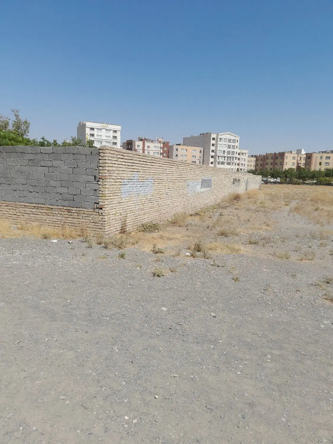 زمین مسکونی تجاری محله  دور دیوار