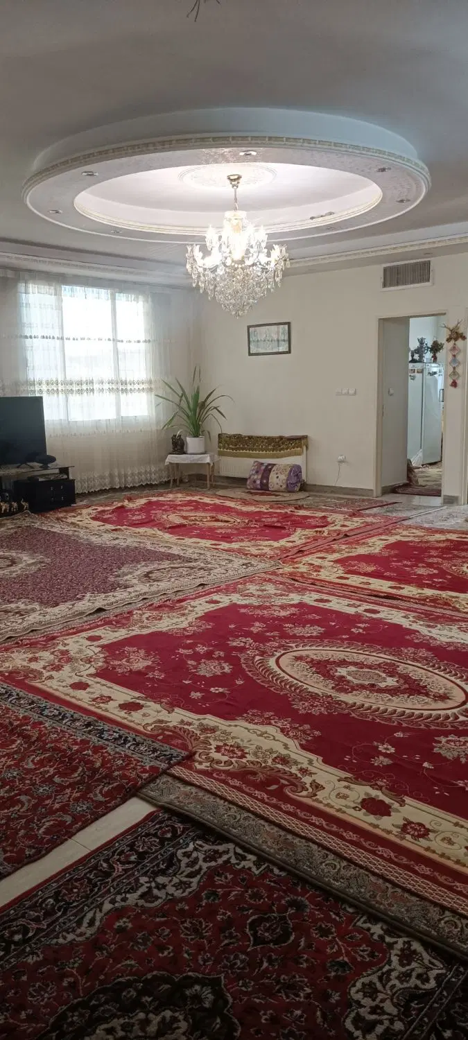 150متر تمیز طبقه 1 با پارکینگ  3خوابه