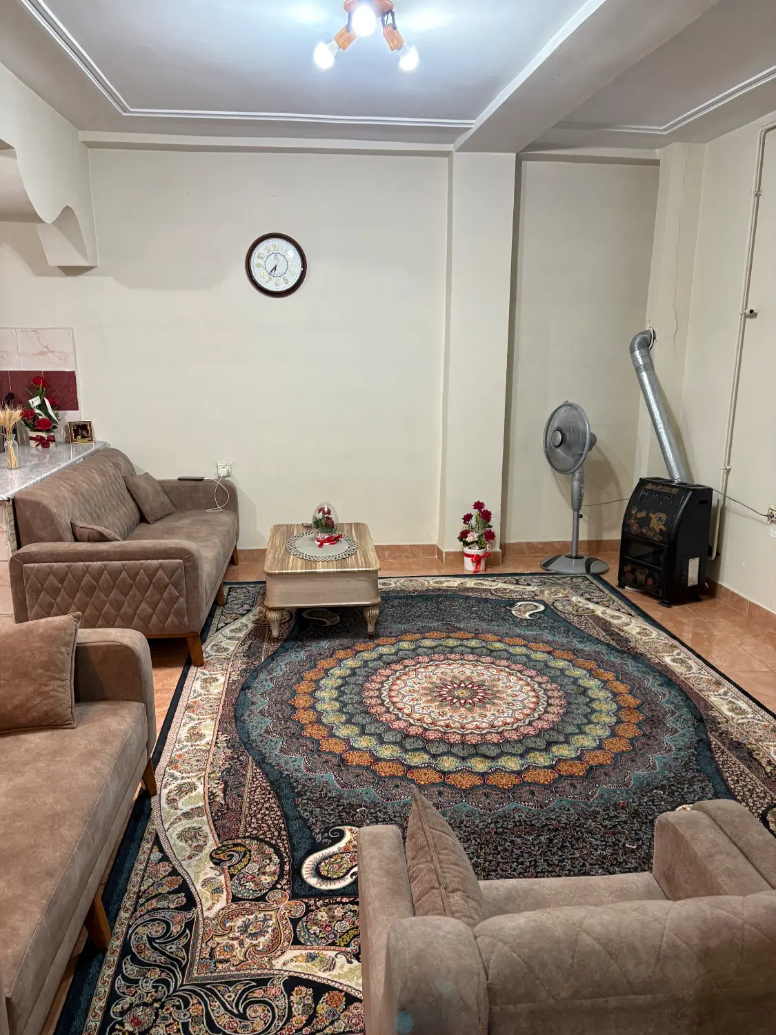 فروش آپارتمان دو خوابه با پارکینگ و انباری