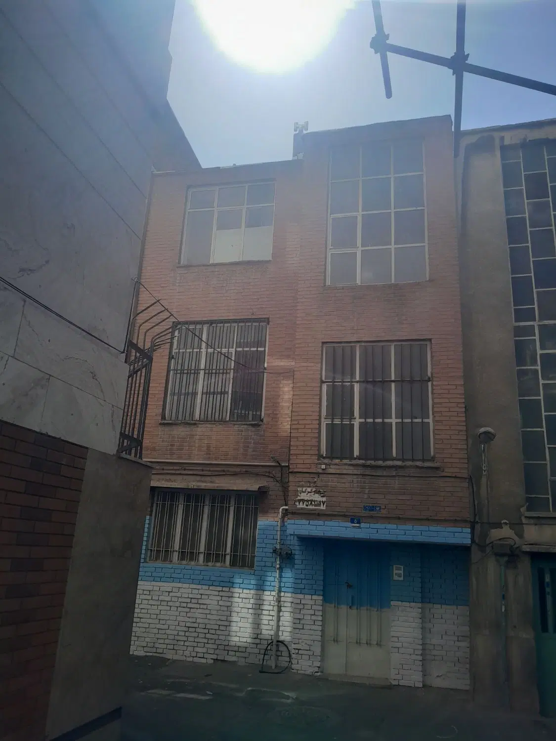 خونه کلنگی 95 متر سه طبقه مجزا
