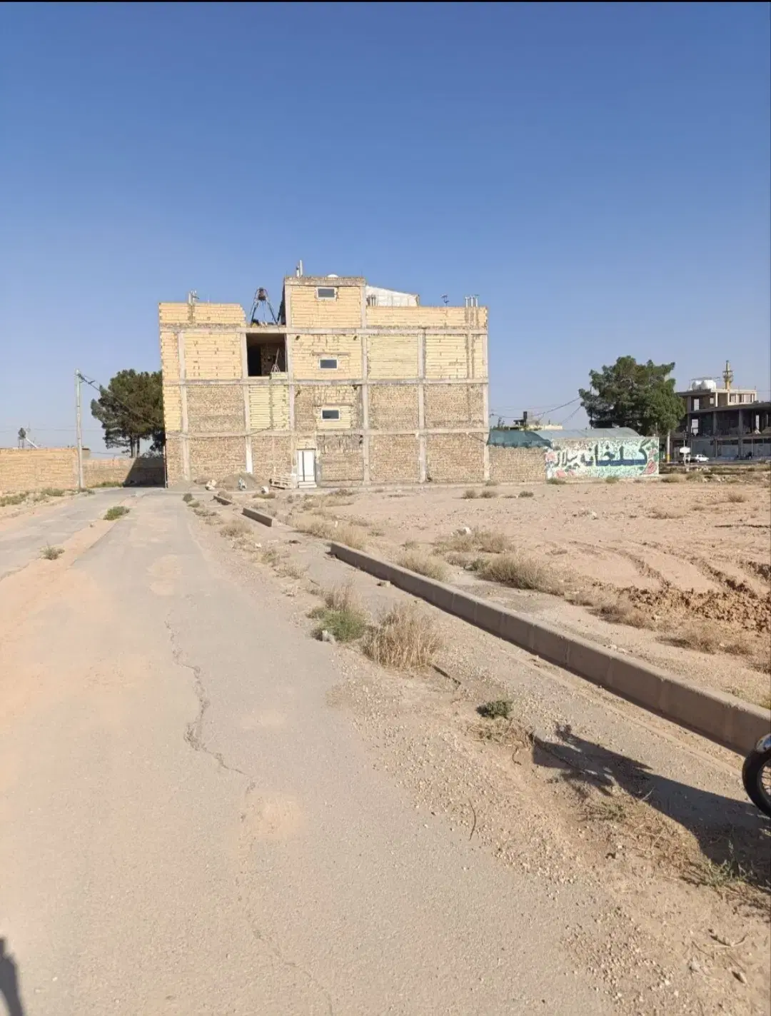 زمین فروشی