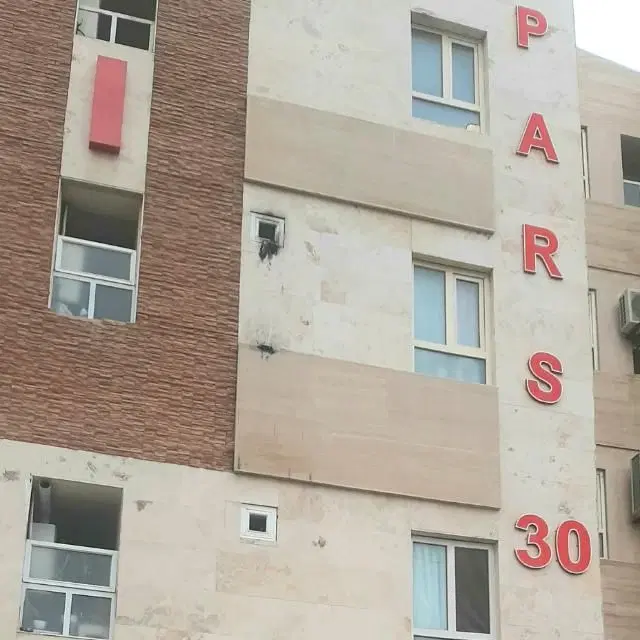 واحد ۸۰ متری جلو