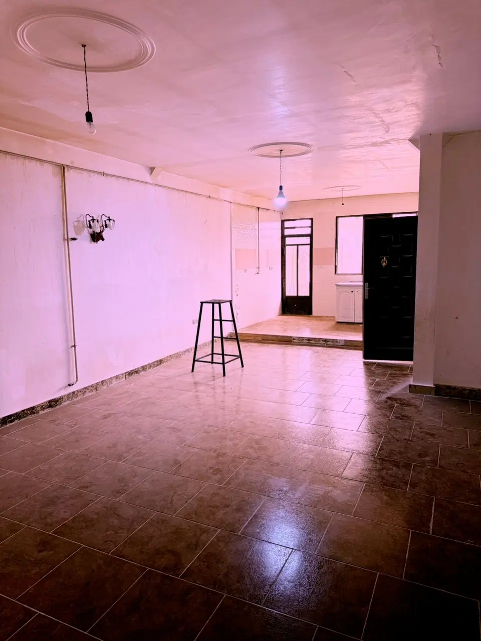 واحد مسکونی وسط شهر اجاره داده میشود