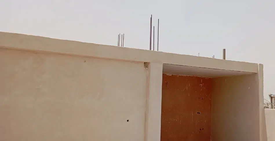 منزل مسکونی و دو مغازه تجاری
