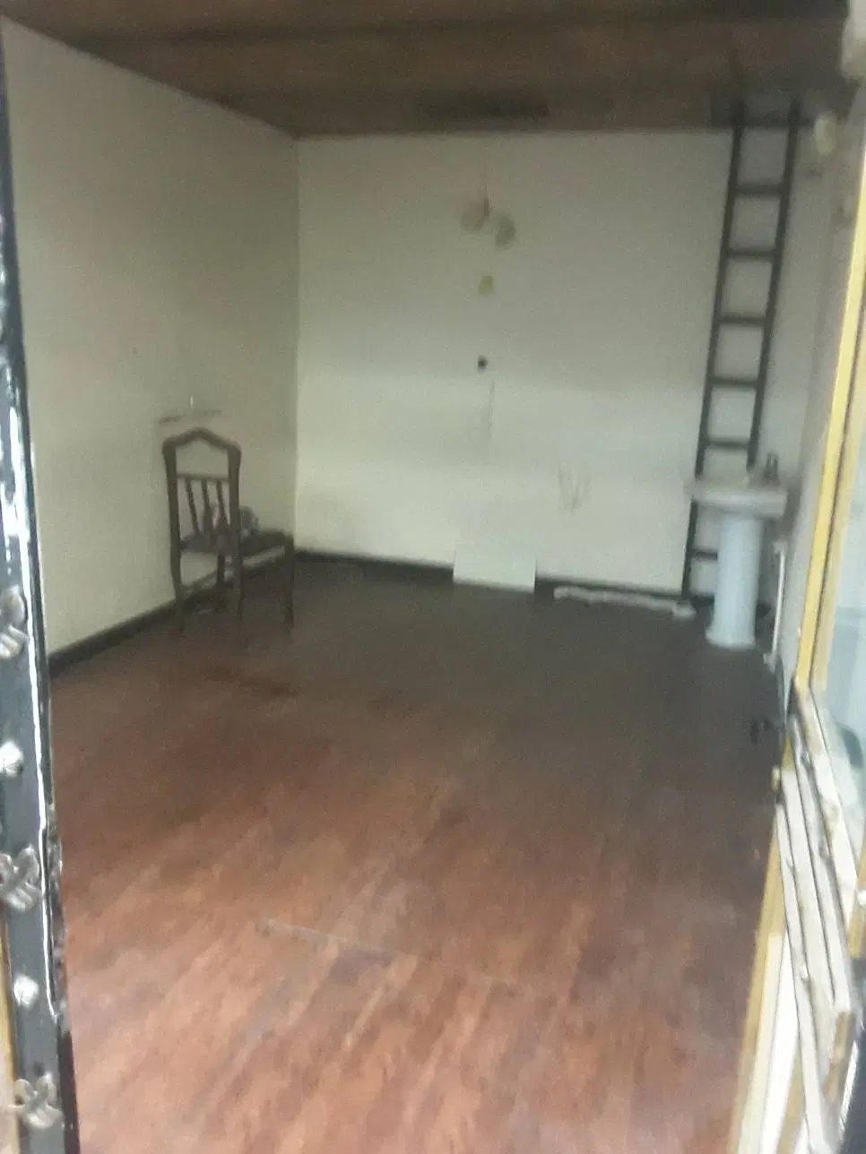 مغازه ۱۶ متری در صادقیه