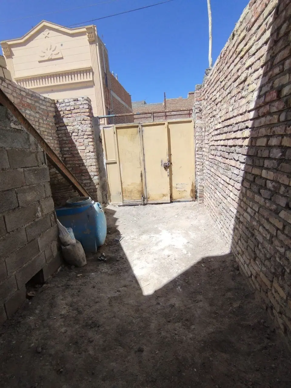خانه دو طبقه در باقری ۵۶ پیربخش ۲۵ بفروش میرسد