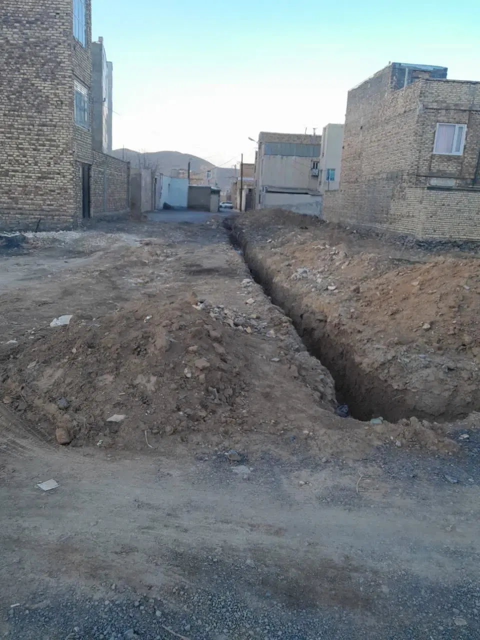 یک قطعه زمین در ضامنجان ب فروش میرسد