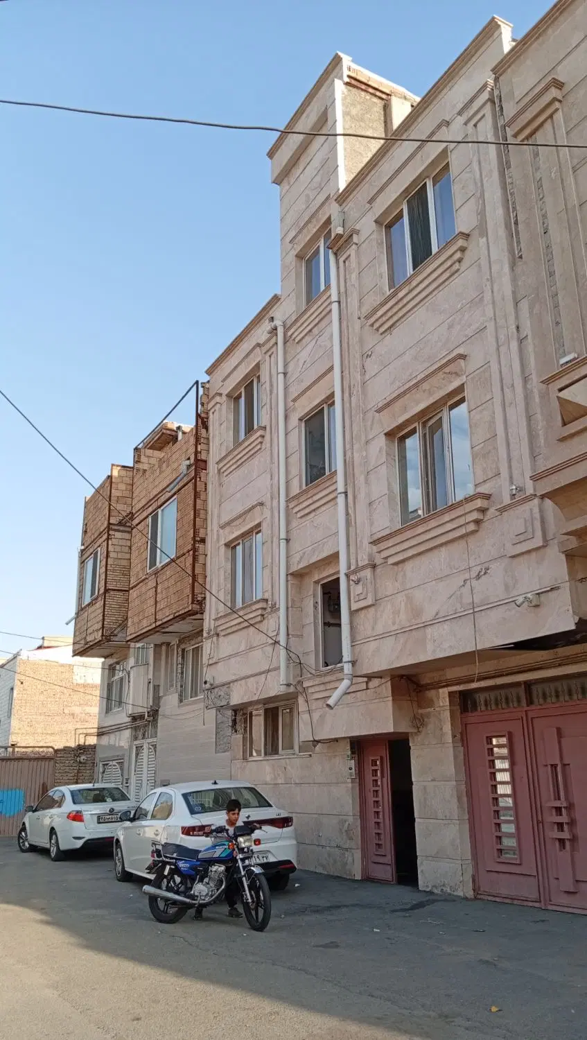 فروش خانه ی سه طبقه روبه روی شمس تبریزی