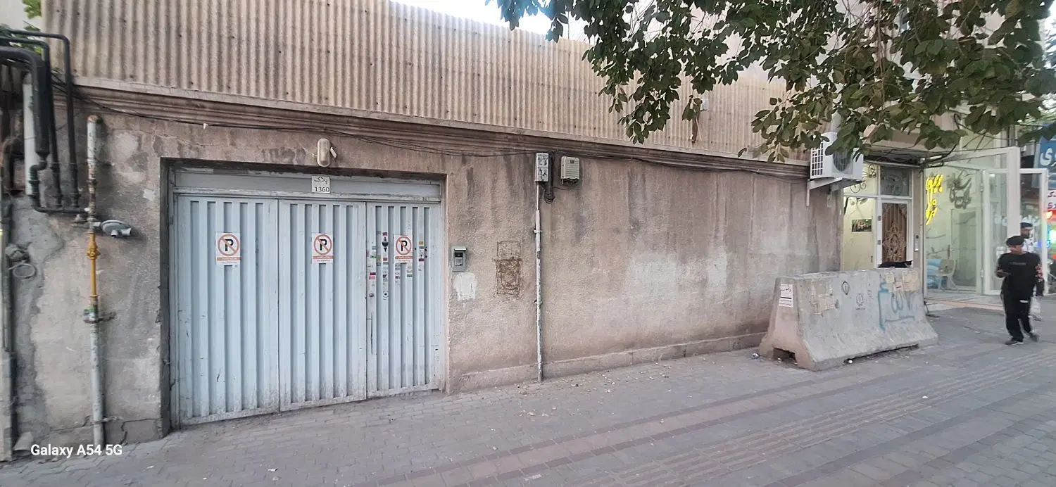 خانه حیاط دار برخیابان عباسی