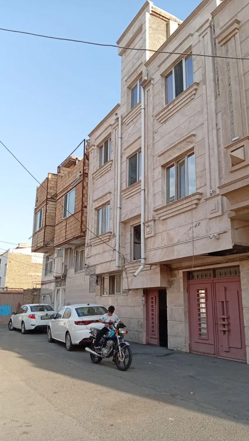 فروش خانه ۳طبقه ای روبه روی شمس تبریزی