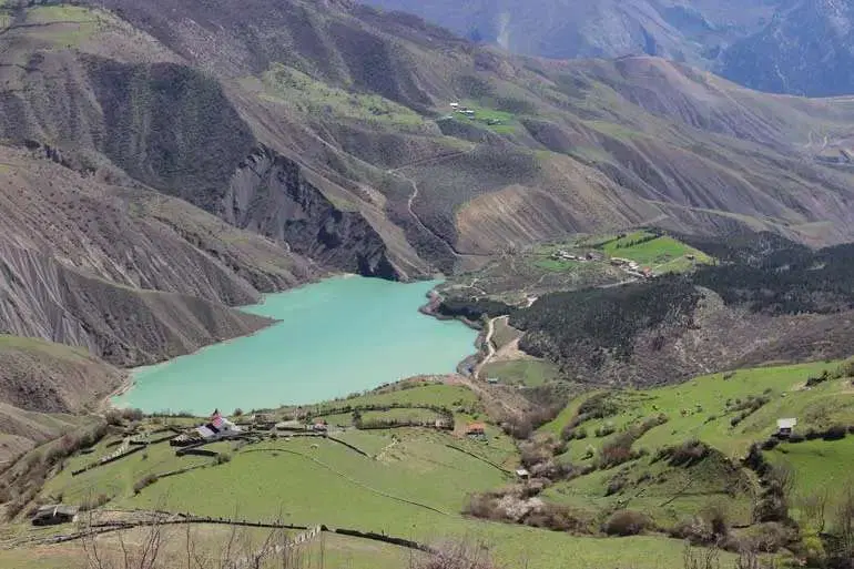 زمین با ویوی ابدی به دریاچه ی ولشت