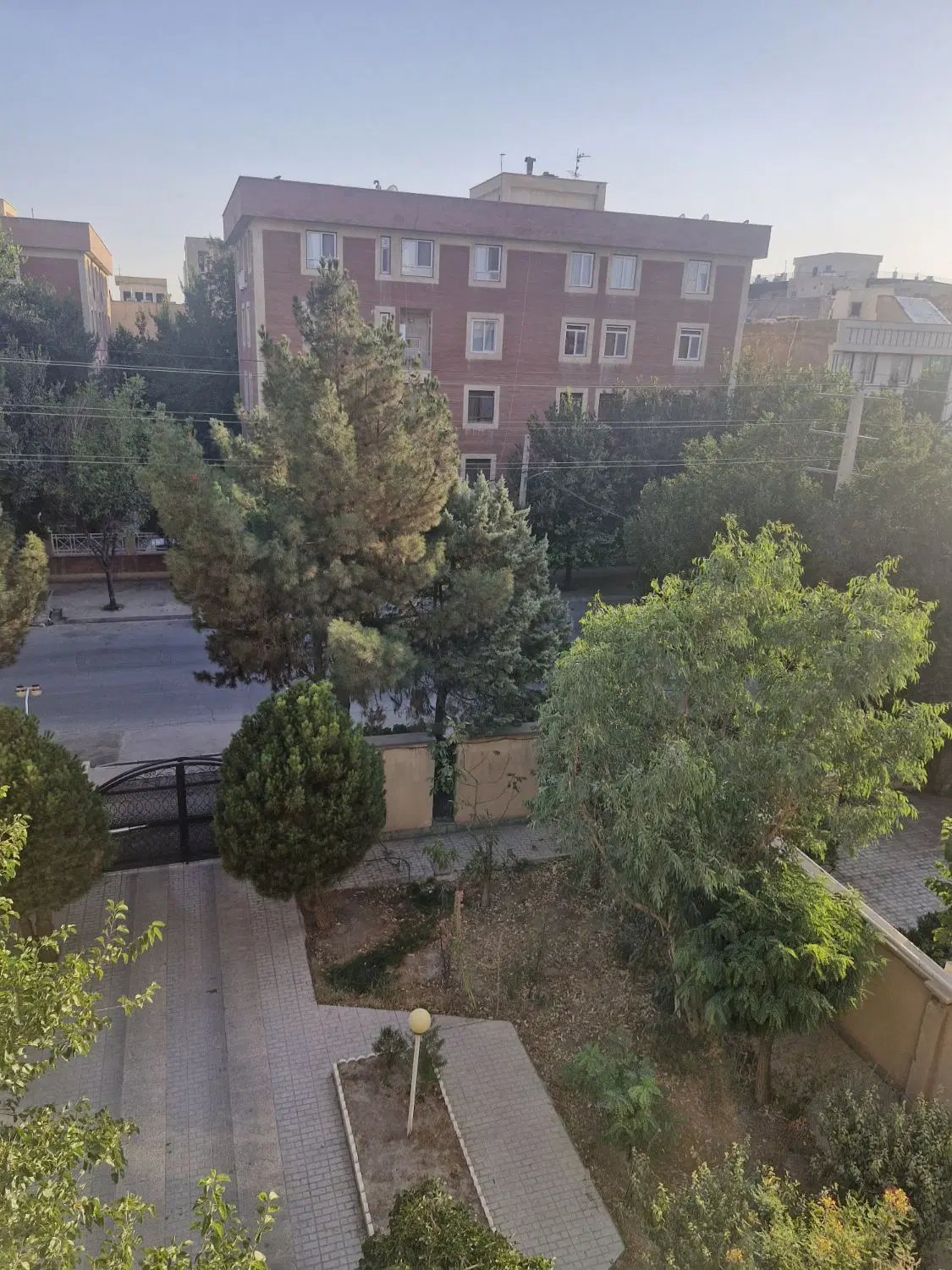 یه آپارتمان نقلی و کامل،با روح ویه عالمه انرژی خوب