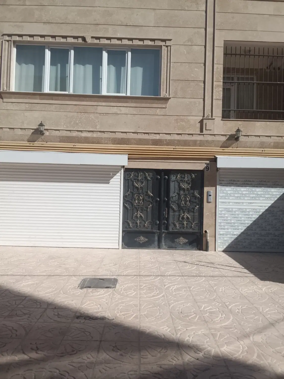 واحد 105 متری میدان مادر