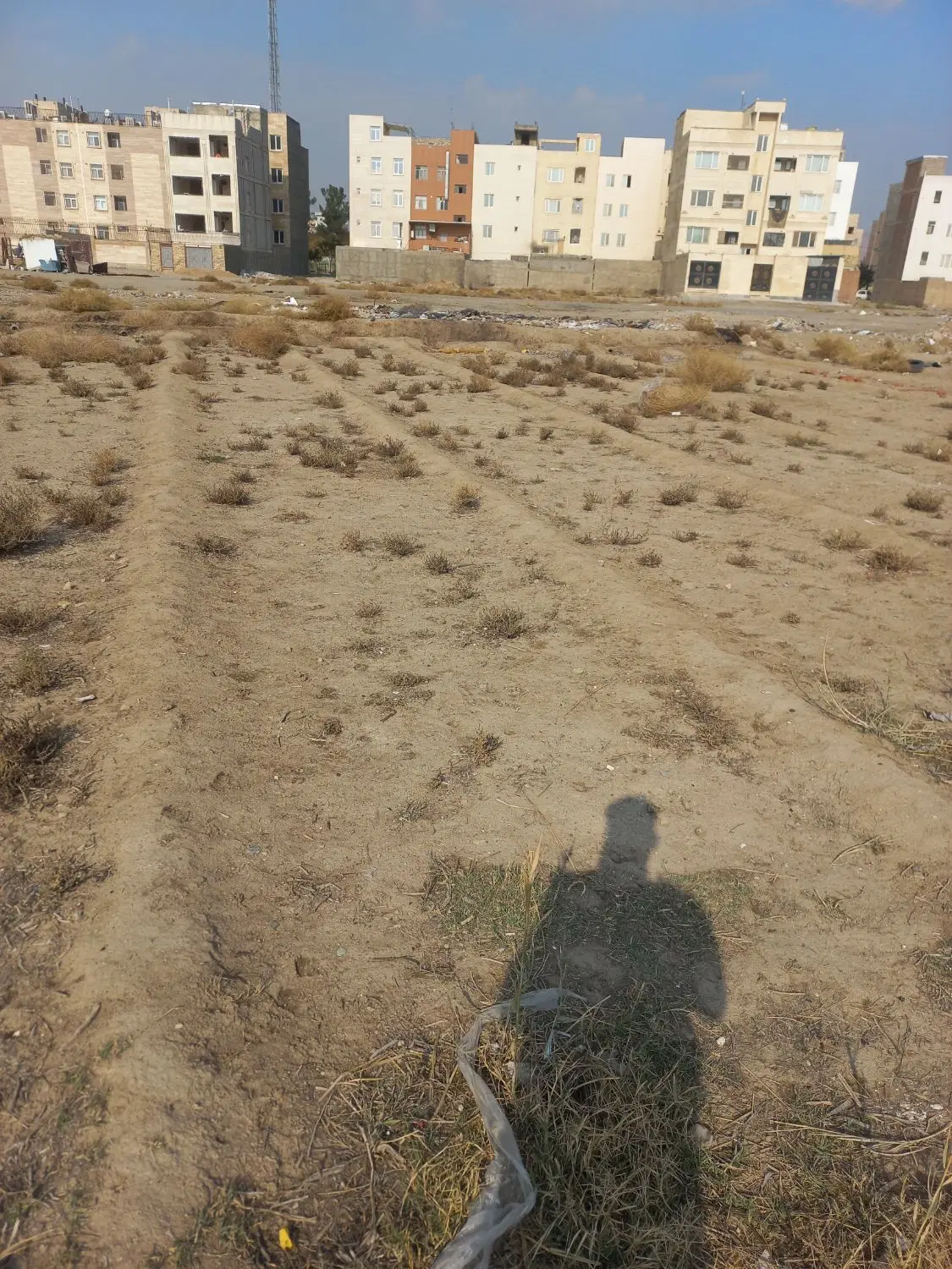 ۱۳۰۰ متر چسبیده به بافت