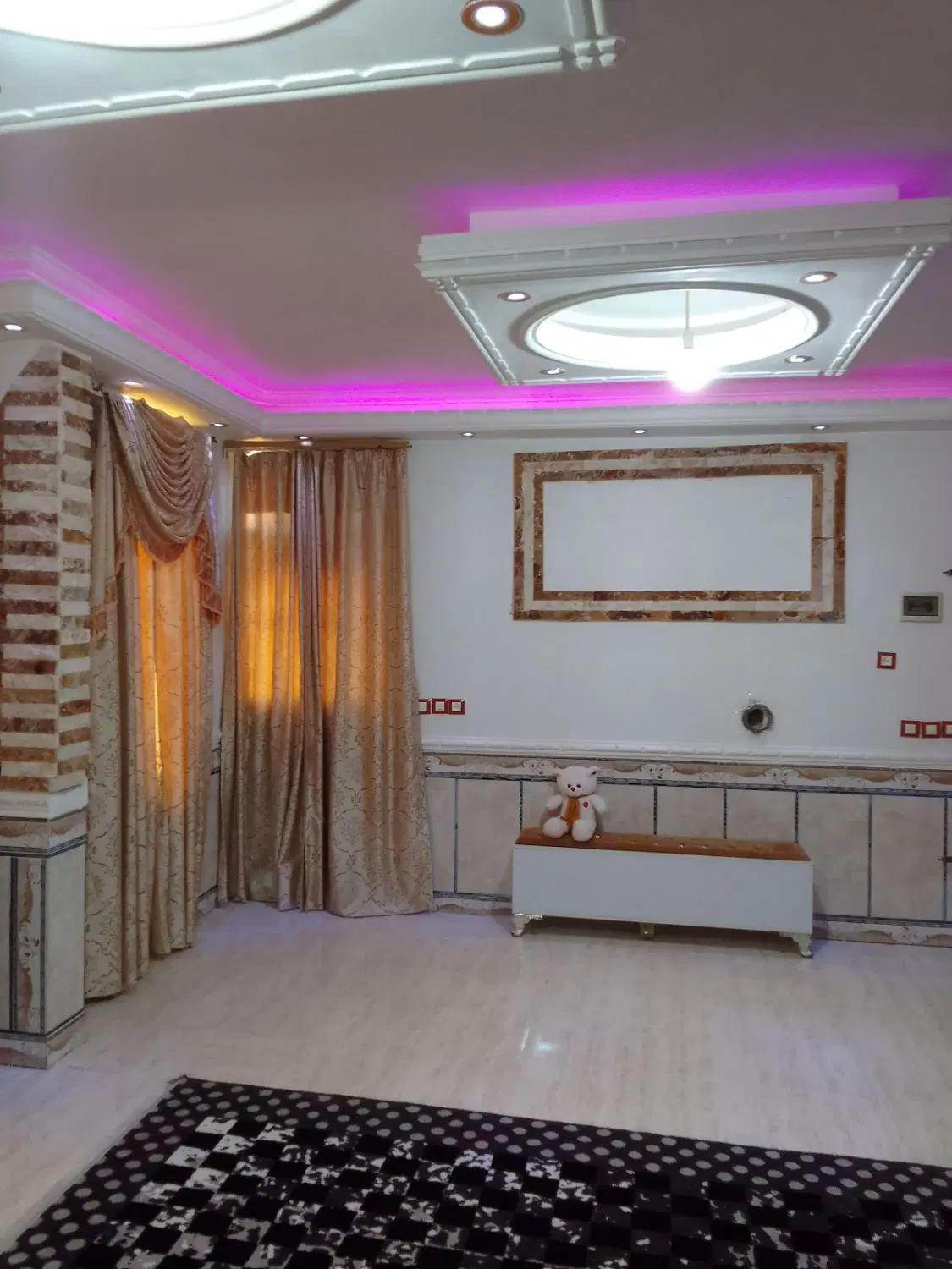 رهن و اجاره آپارتمان نبش گلزار چهارم طبقه اول