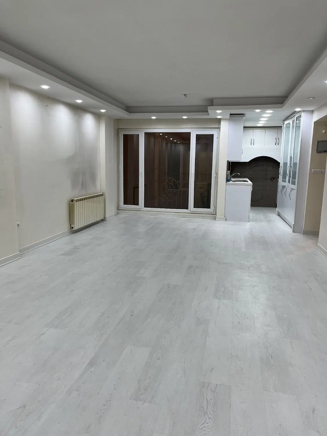 فروش همیلا هما_۱۰۰ متر ۳خواب _ فول مکانات