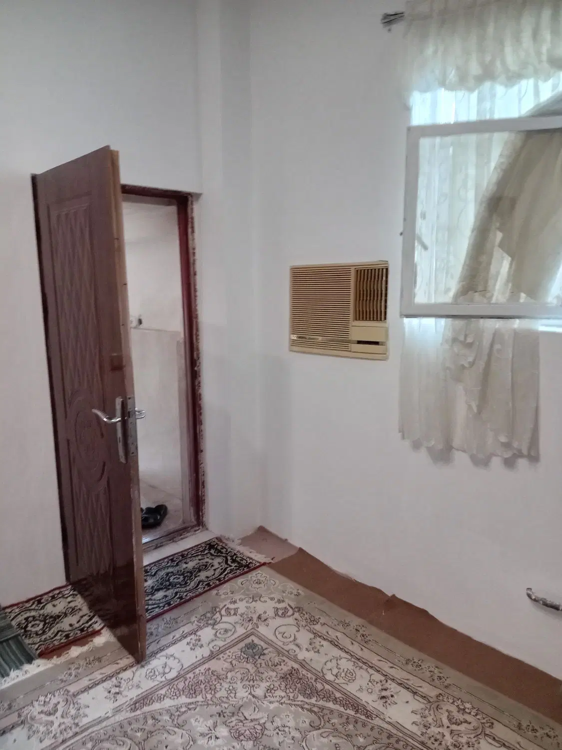 طبقه همکف مبله اجاره یا رهن داده میشود