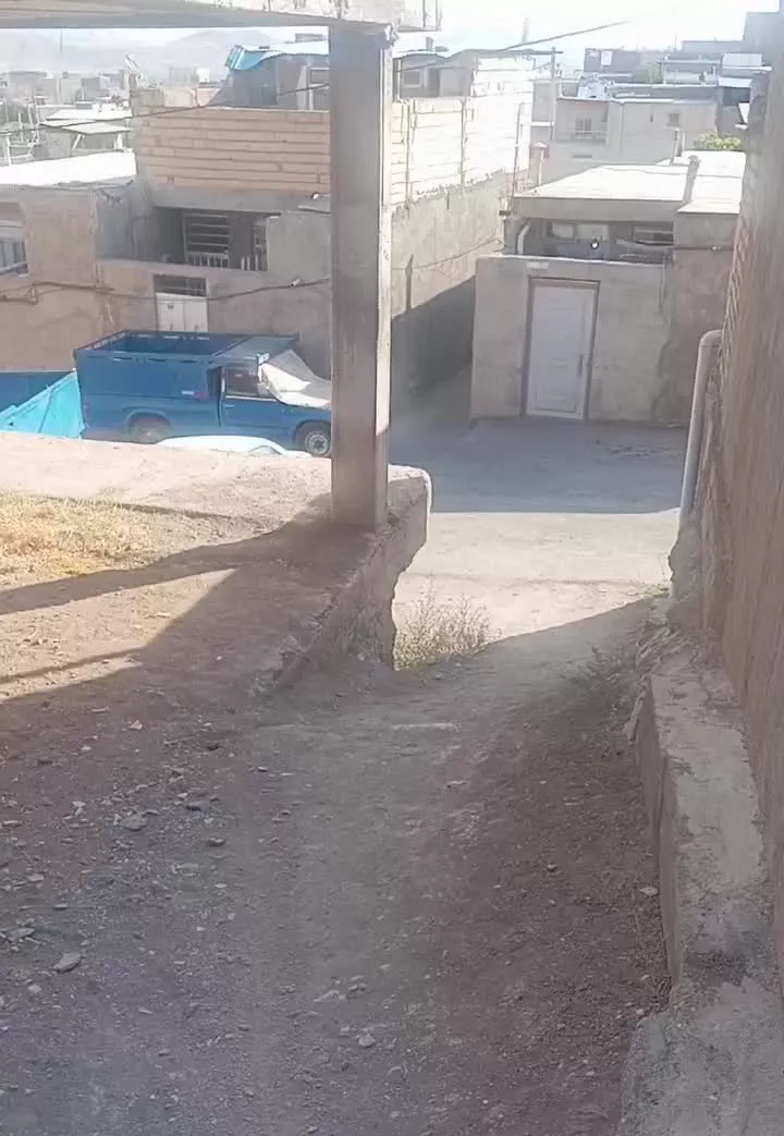 زمین چهار دیواری مسکونی