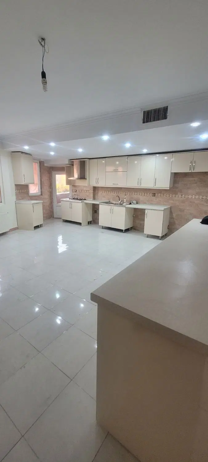 اپارتمان ۳ خوابه نارمک ۱۷۵ متری فول امکانات