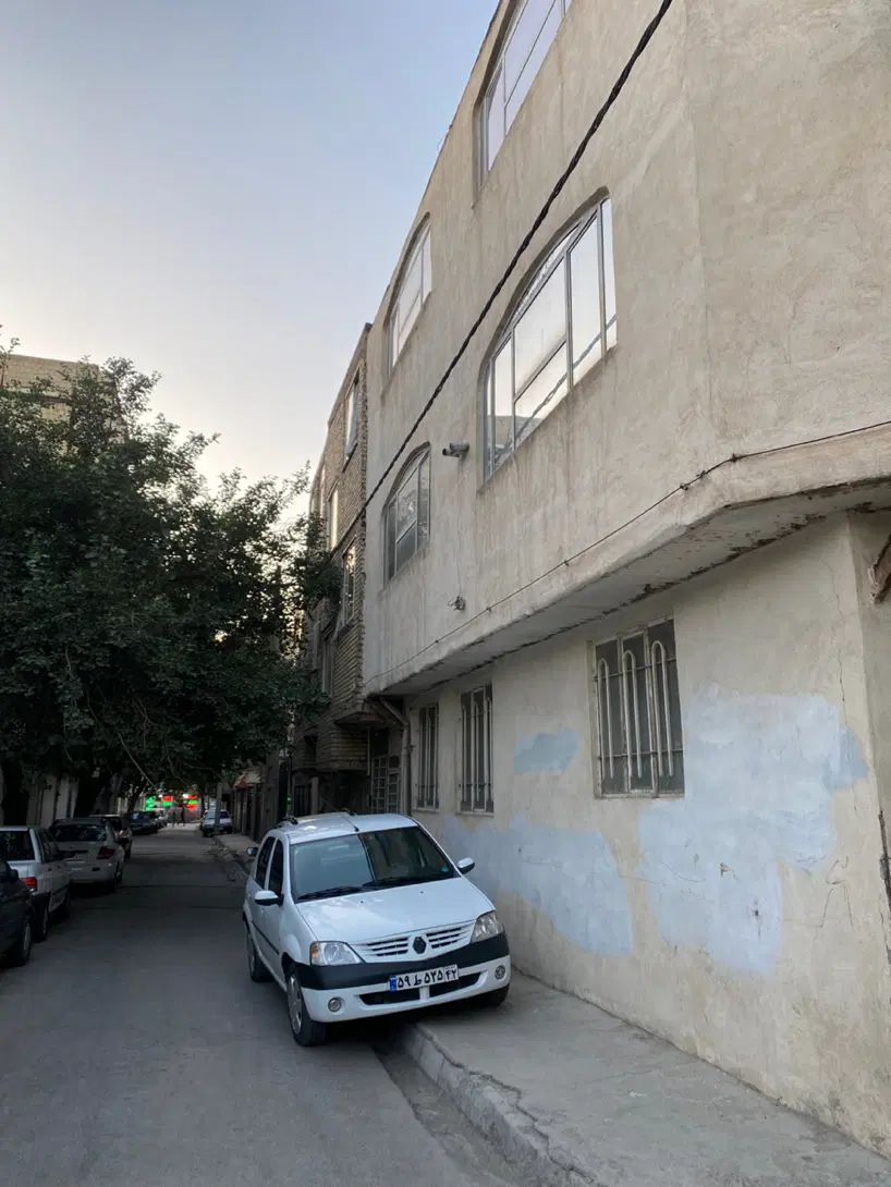 همکف سر دو نبش