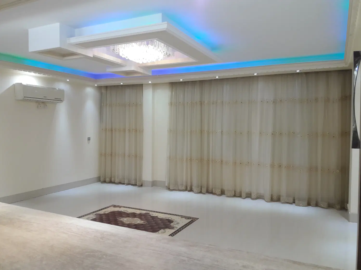۱۱۰ متر_ دوخوابه_ همت شمالی(وکلا) بهترین لوکیشن