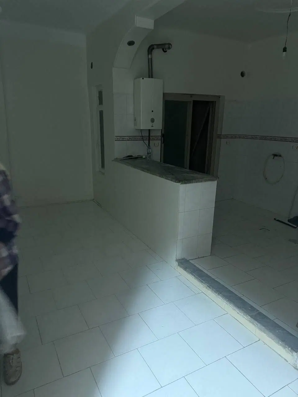 واحد 50 متری منیریه مناسب جهت انبار و دفتر