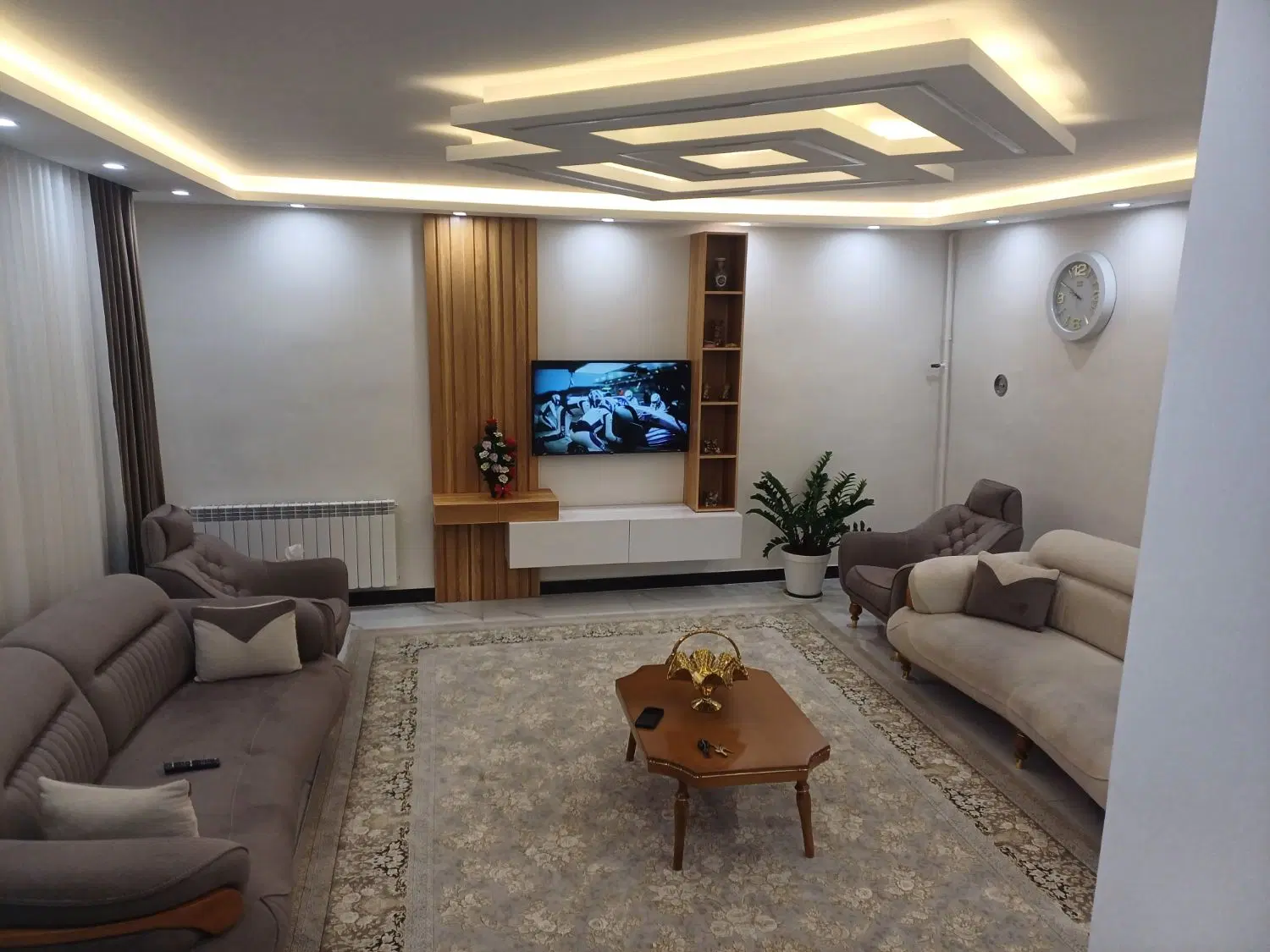 یک ویلای دوبلکس نسق بنچاق دار